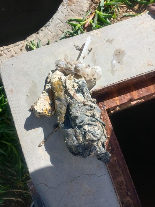 Blocked drain diagnosis, clearing and repair work