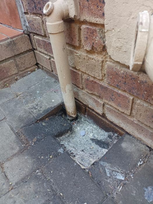 Blocked drain diagnosis, clearing and repair work